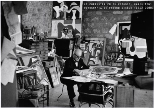 Le Corbusier en su estudio de Paris, 1961. (C) Gisèle Freund (C) F.L.C. / ADAGP